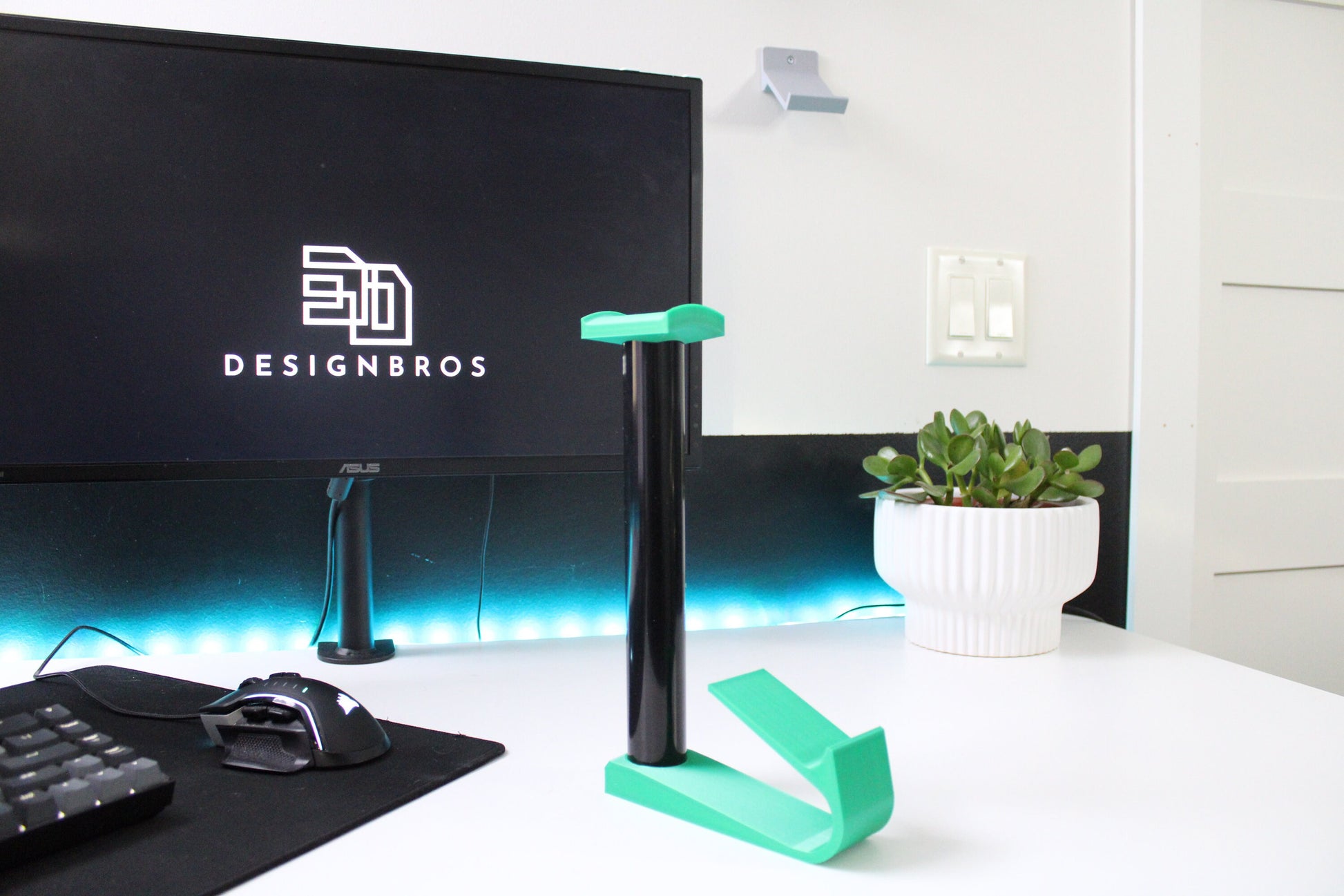 Universal Controller and Headset Desk Top Stand, Xbox Controller, PS5 Controller, Turtle Beach, Hyper X, Steel Series, Scuf